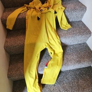 Pokémon boys 14/16 Boys Pikachu hoodie pajamas